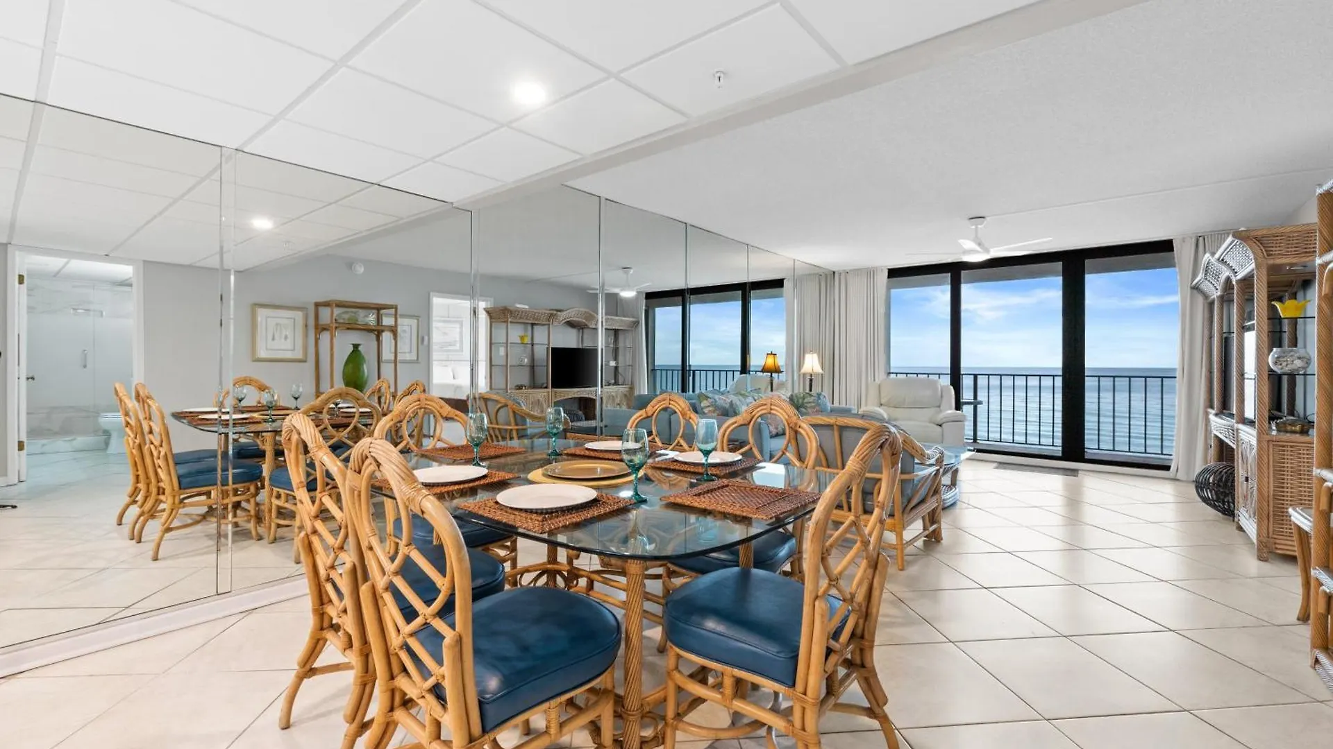 Semesterbostad Edgewater Beach Resort #811 Tower 3 By Book That Condo Panama City Beach USA